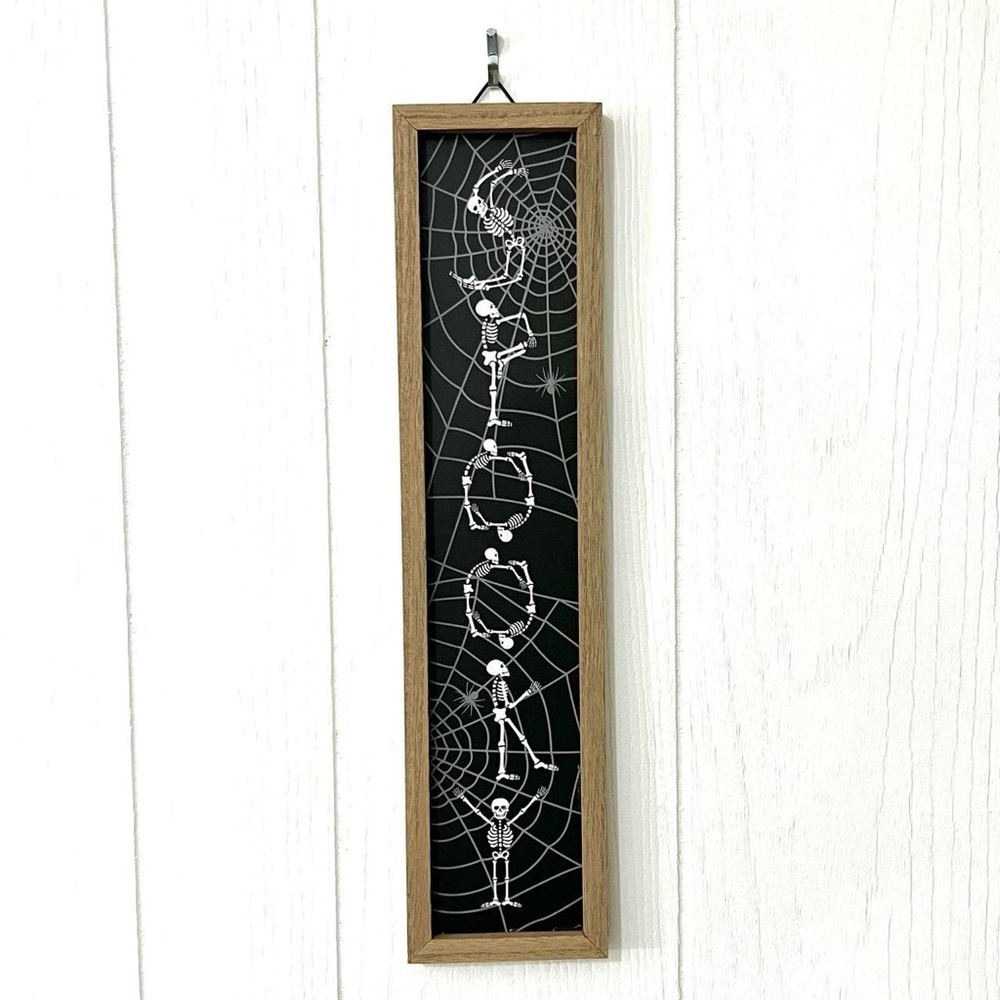 NWOT Spooky Skeleton Halloween Sign